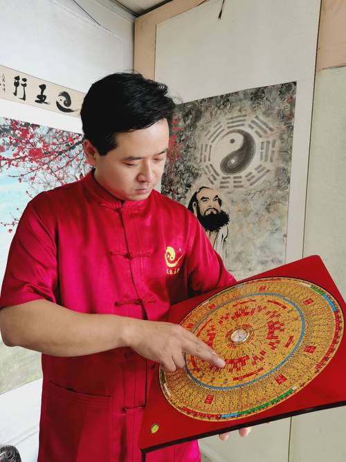 “红色大地家家富”是代表哪个生肖的简单介绍