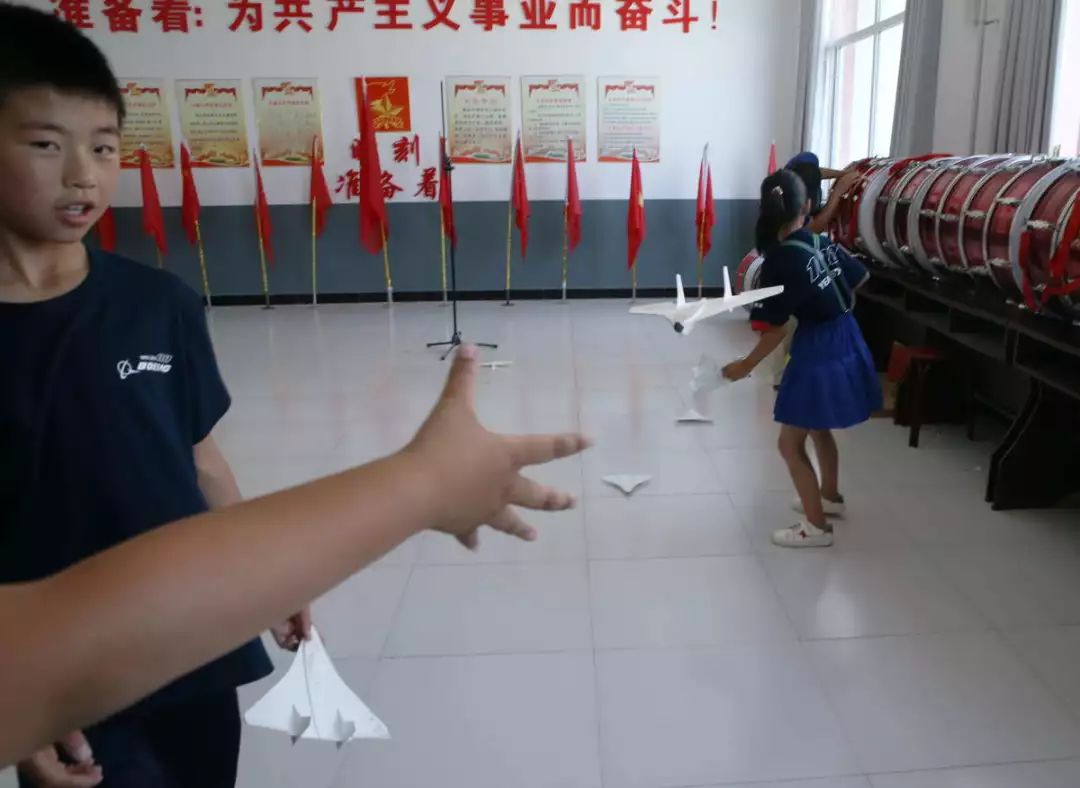 转圈圈纸飞机-转圈纸飞机折法