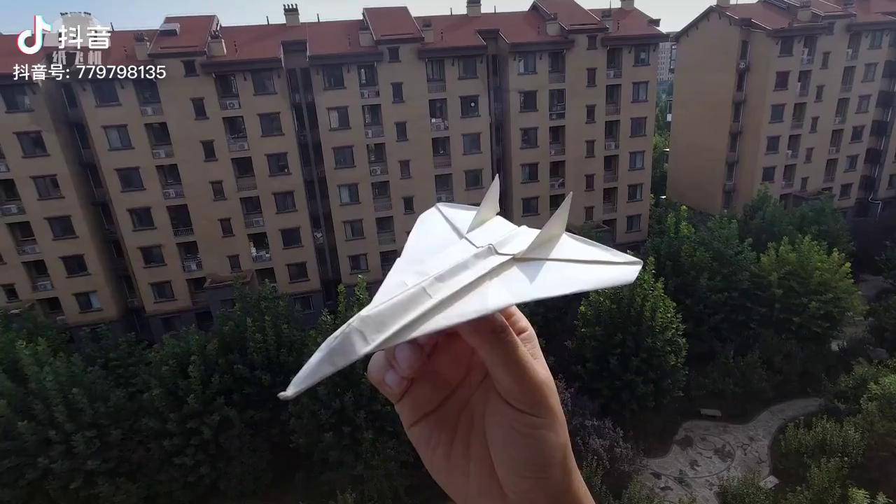 转一圈飞回来的纸飞机-转一圈飞回来的纸飞机怎么折