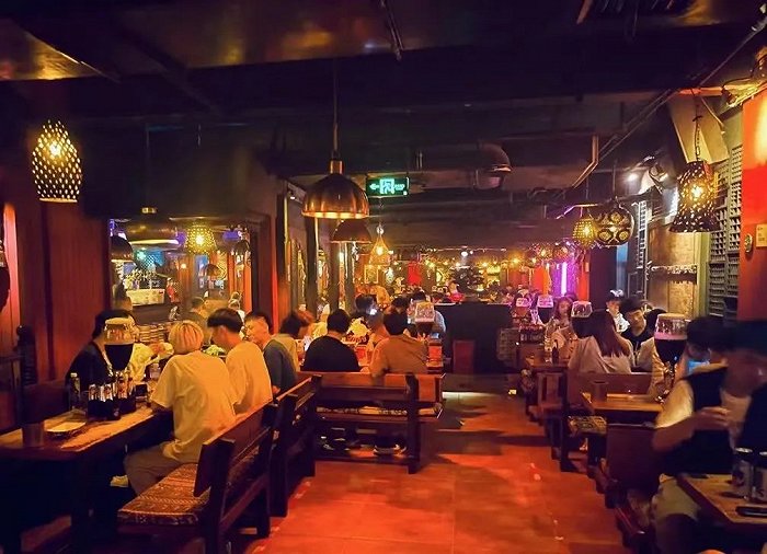 网红小酒馆加盟品牌-适合小县城开的加盟店