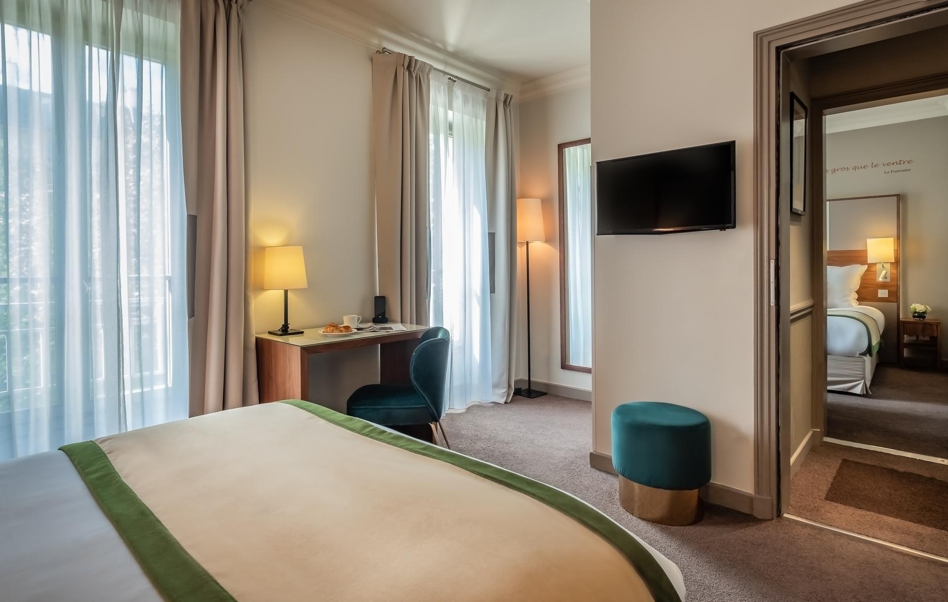 adjoining-adjoining rooms