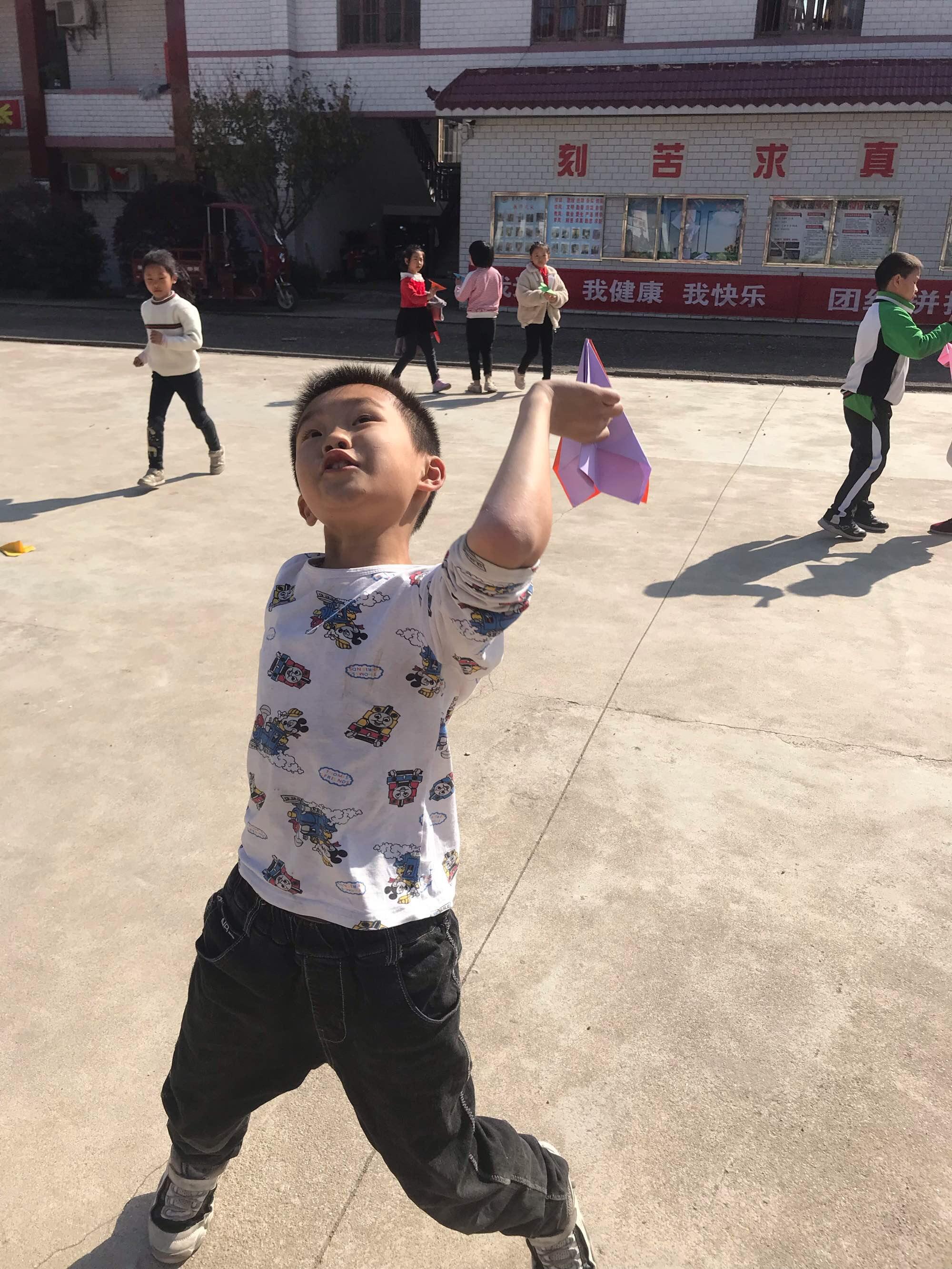 纸飞机游戏-纸飞机游戏教案