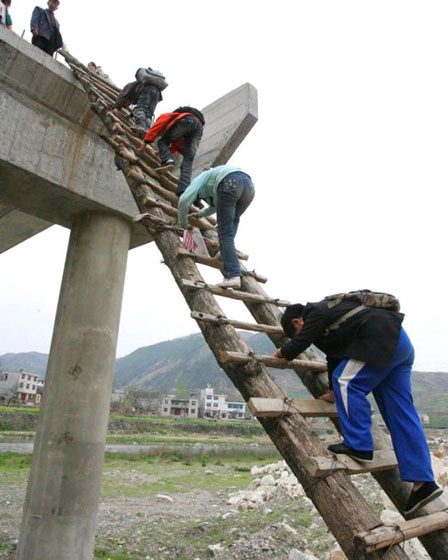 搭梯子过桥的小游戏_梯子游戏怎么玩才能赢