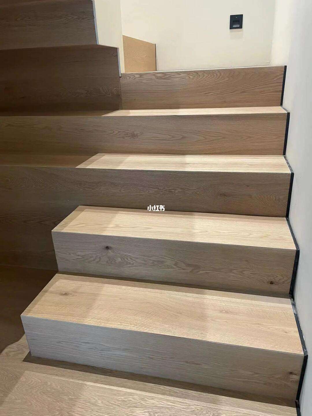 梯子上作业时与地面的夹角_梯子上工作时,梯子与地面的斜角度