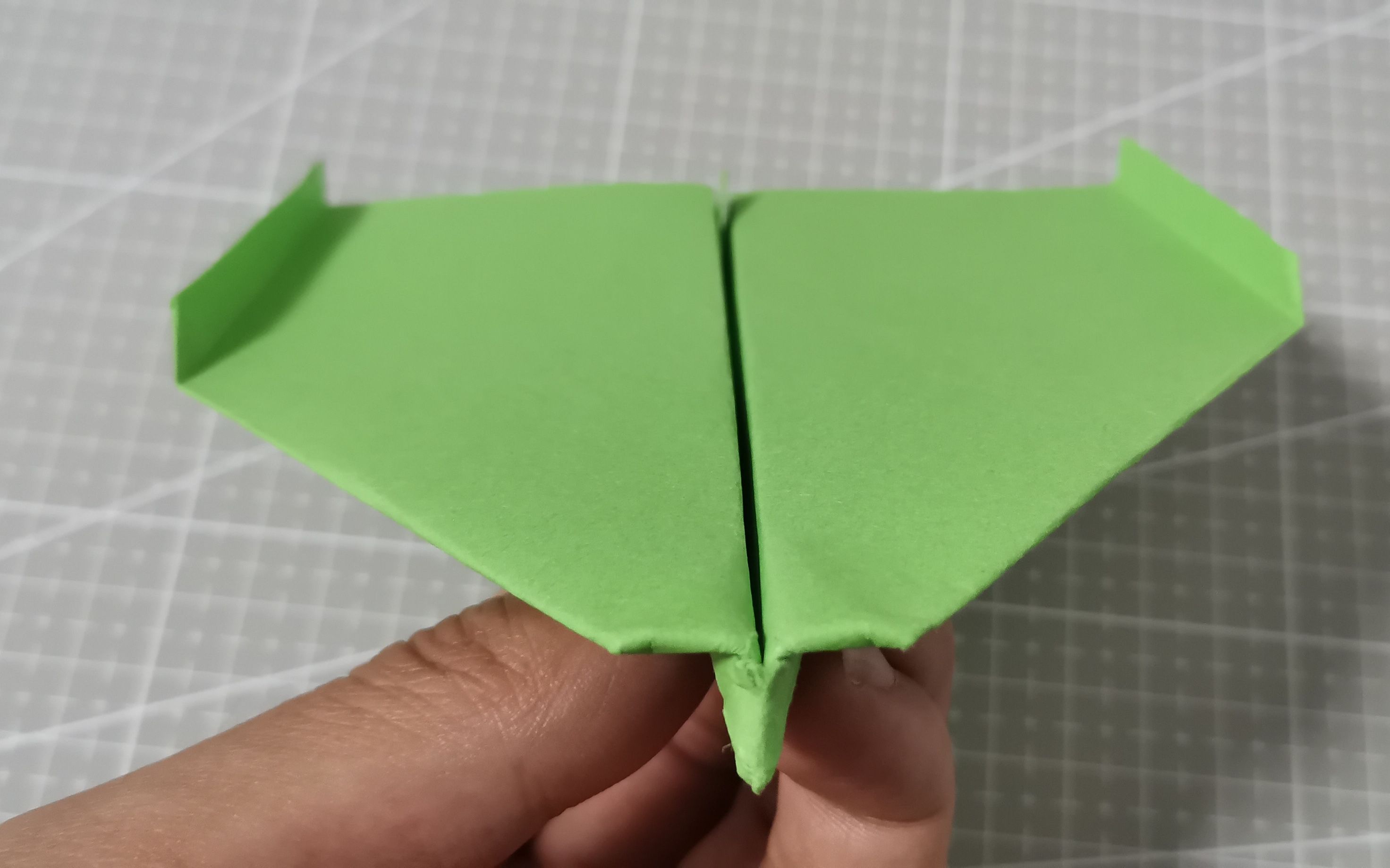 纸飞机的折叠方法空中之王视频的简单介绍